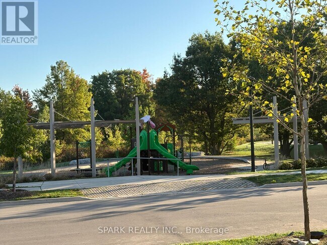 1432 Yellow Rose Cir in Oakville, ON - Building Photo - Building Photo