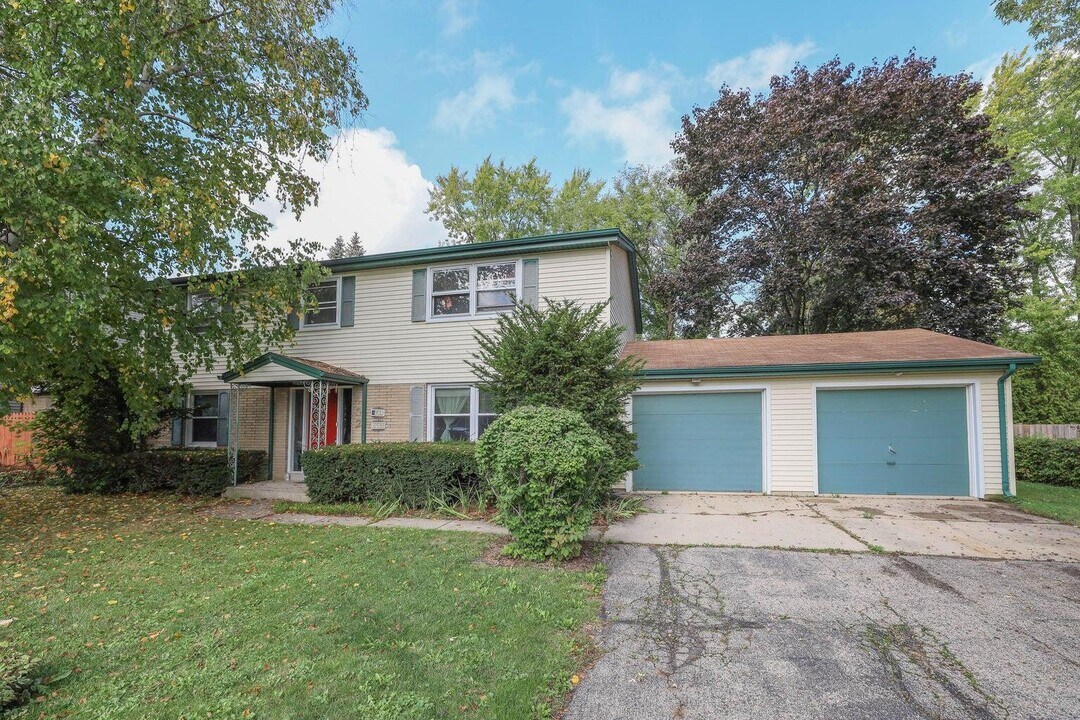 4522 Leslie Ann Ln in Mount Pleasant, WI - Building Photo