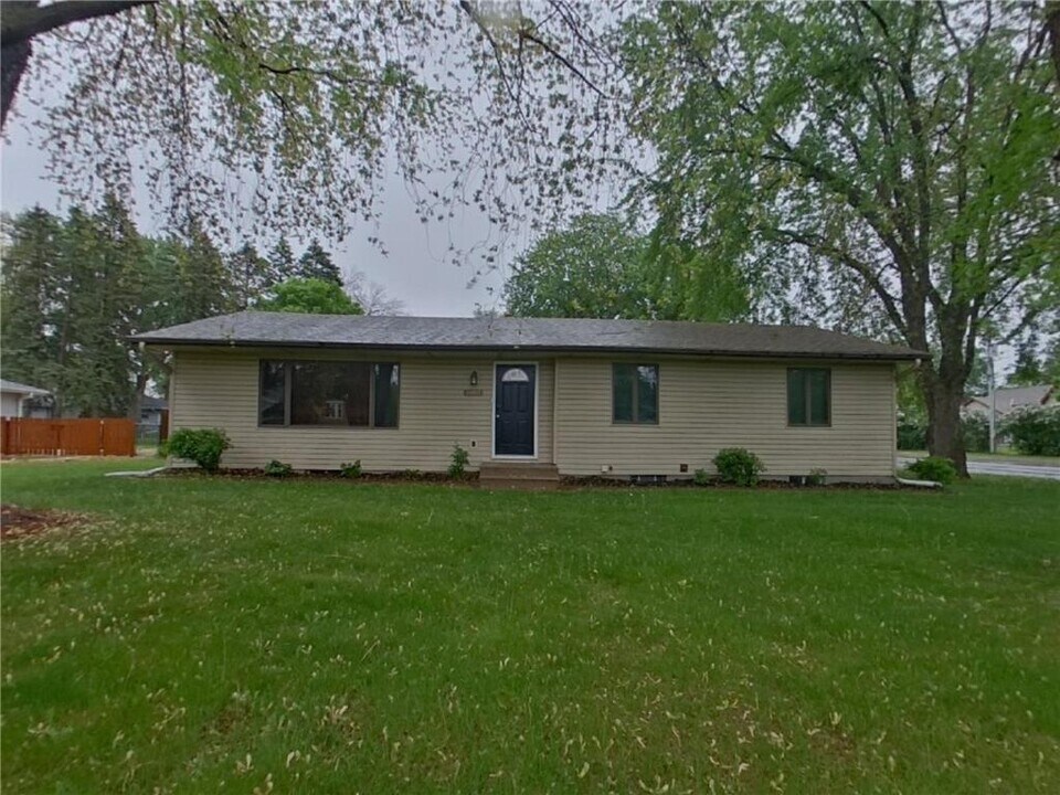 14015 Flay Ave N in Hugo, MN - Building Photo