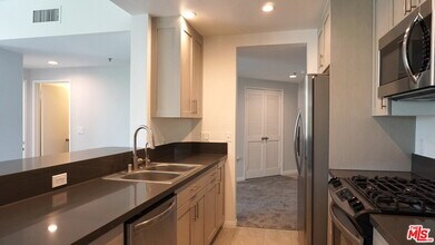 211 California Ave-Unit -502 in Santa Monica, CA - Building Photo - Building Photo