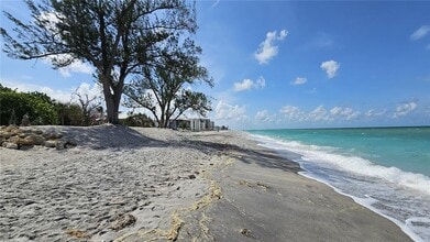 2950 N Beach Rd in Englewood, FL - Building Photo - Building Photo