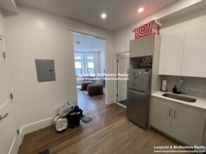 107 Queensberry St, Unit 14 in Boston, MA - Building Photo - Building Photo