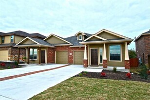125-131 Creekside Villa Dr in Kyle, TX - Building Photo
