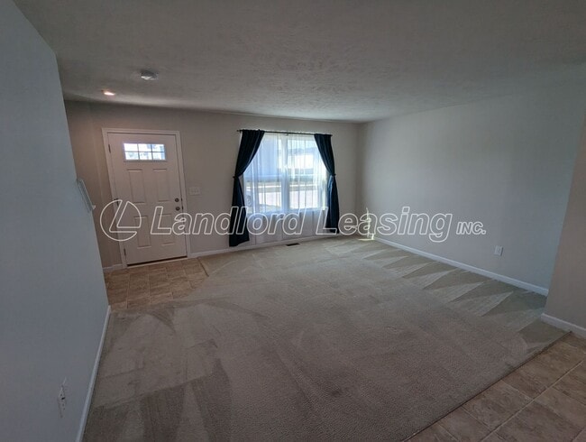 4628 Erhart Dr in Lorain, OH - Foto de edificio - Building Photo
