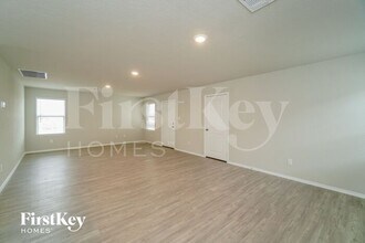 9806 Littleton Grist in San Antonio, TX - Building Photo - Building Photo