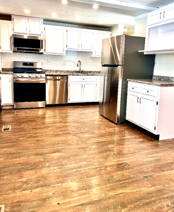 000 Fruitwood Dr in Bethel Park, PA - Building Photo