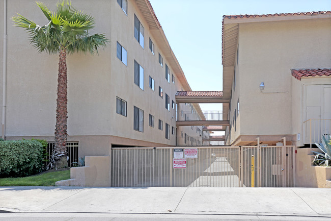 Villa California Apartments in North Hollywood, CA - Foto de edificio - Building Photo