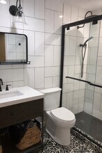 240 Heath St, Unit PH5 in Boston, MA - Foto de edificio - Building Photo