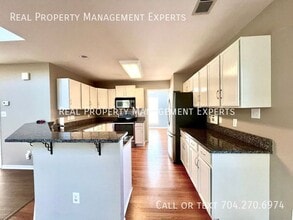 9902 Redbud Tree Ct in Charlotte, NC - Building Photo - Building Photo