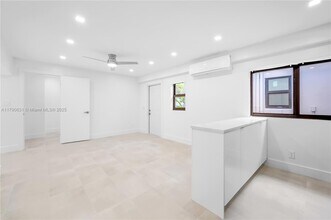 551 NE 26th St, Unit 2 in Wilton Manors, FL - Building Photo - Building Photo
