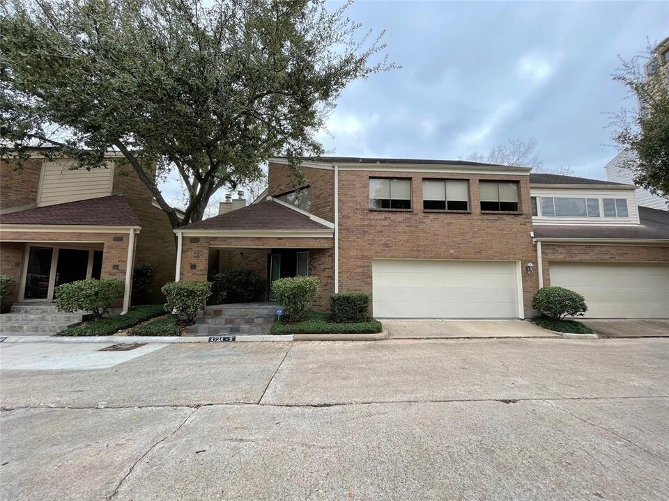 4734 Post Oak Timber Dr in Houston, TX - Building Photo