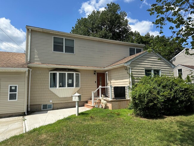 property at 15 Mida Ct