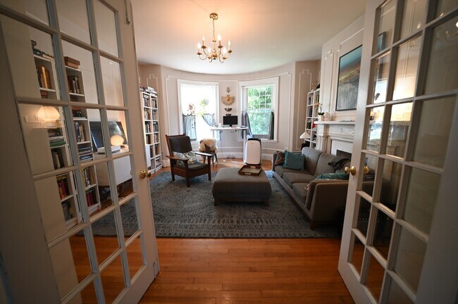 1722 Beacon St in Brookline, MA - Foto de edificio - Building Photo
