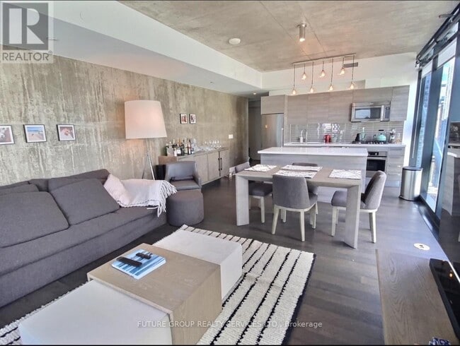 property at 2906-224-1224 King St W