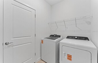 4036 Big Sky Dr in Spring Hill, FL - Foto de edificio - Building Photo