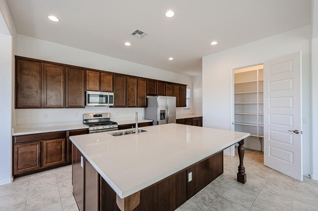 7677 W Smoketree Dr in Peoria, AZ - Building Photo - Building Photo