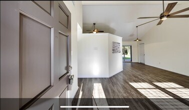 1010 Dixie Dr in League City, TX - Building Photo - Building Photo