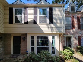 13168 Trail Hollow Dr in Houston, TX - Building Photo