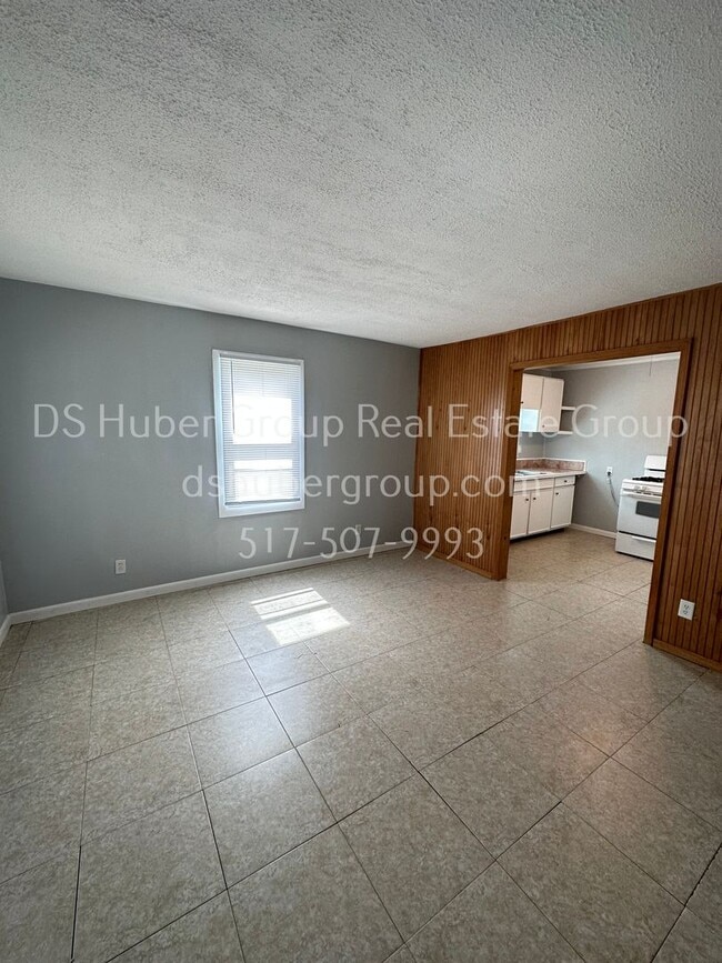 4924 Christiansen Rd in Lansing, MI - Building Photo - Building Photo