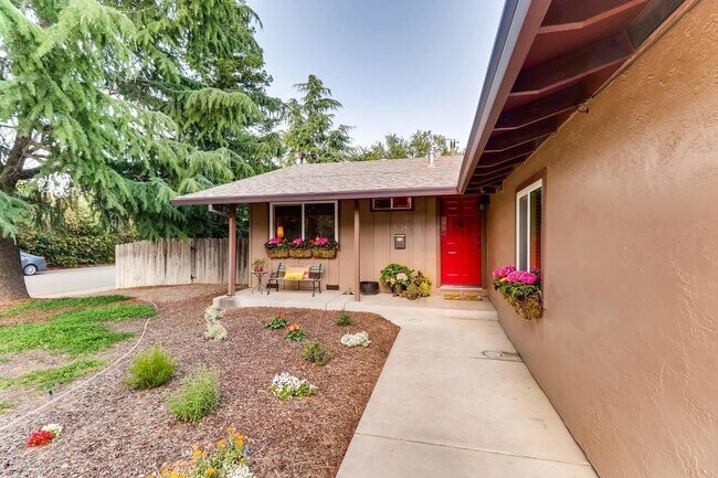 property at 1814 Baywood Ln