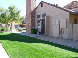 8111 W Wacker Rd in Peoria, AZ - Building Photo