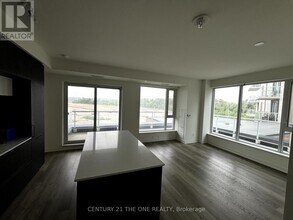 2-322 David Eyer Rd in Richmond Hill, ON - Building Photo - Building Photo