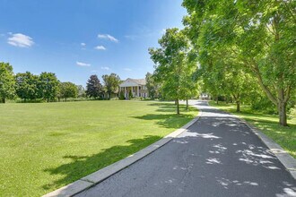 7 Creekside Ln in Barrington, IL - Foto de edificio - Building Photo