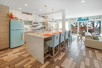 303 8th St in Del Mar, CA - Building Photo - Building Photo