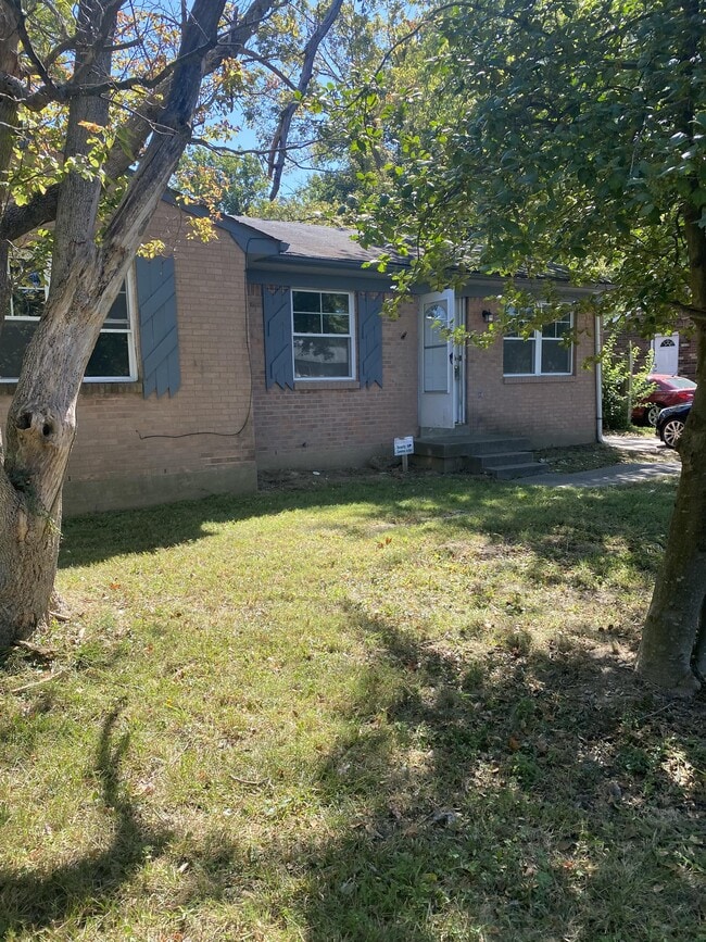 3603 Cedarwood Way in Jeffersontown, KY - Building Photo - Building Photo