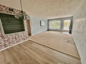 2434 Australia Way E, Unit 38 in Clearwater, FL - Building Photo - Building Photo