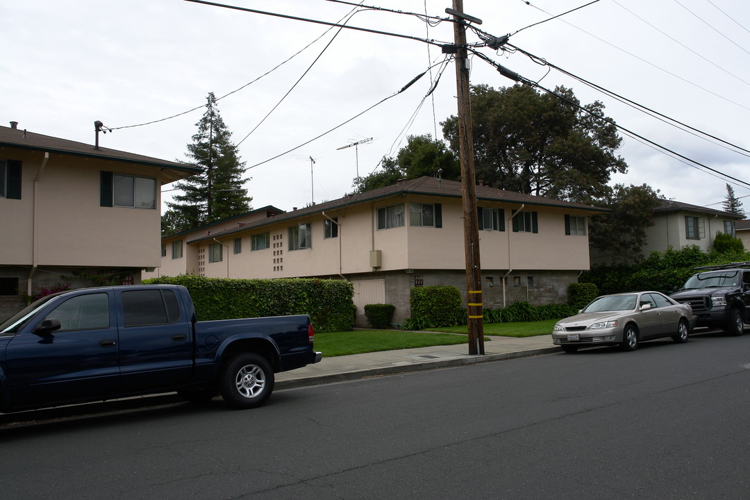 805 Roble Ave in Menlo Park, CA - Building Photo