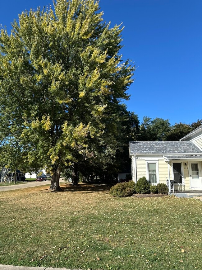 502 Burnett Ave in Warren, IL - Building Photo - Building Photo