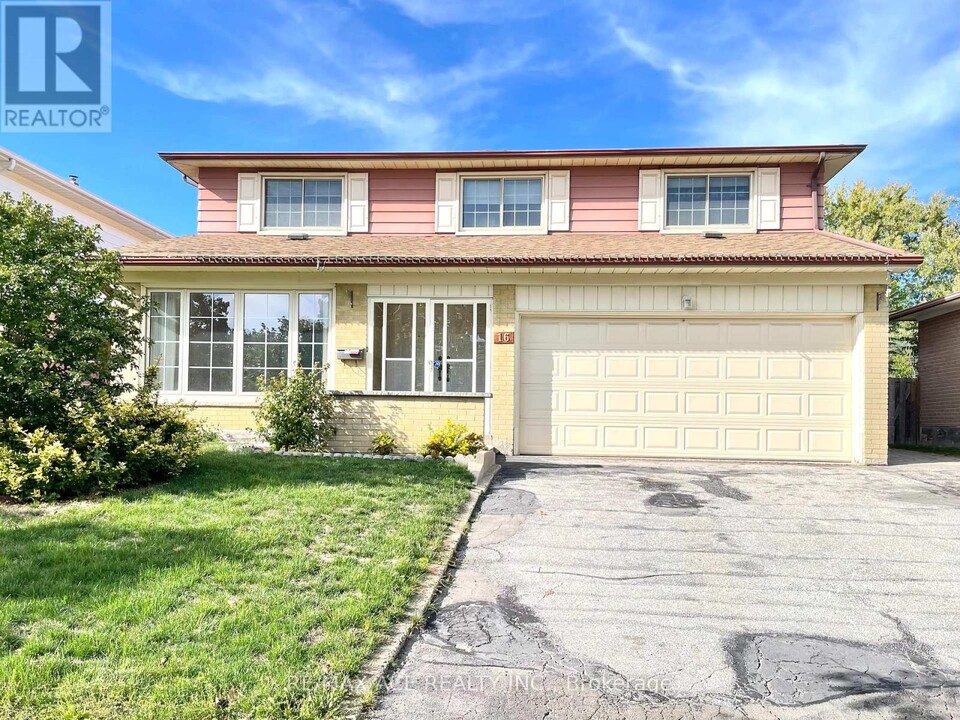 16 Wardencourt Dr in Toronto, ON - Building Photo
