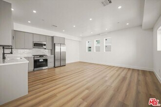 912 N Hudson Ave in Los Angeles, CA - Building Photo - Building Photo