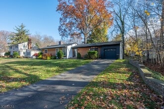 7 Oak Tree Ln in Little Falls, NJ - Building Photo - Building Photo