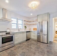 1 Dogwood St in Sag Harbor, NY - Building Photo - Building Photo