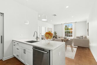 15 Corbin Dr in Darien, CT - Building Photo - Building Photo