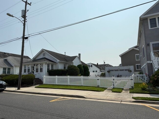 property at 104 N 35th Ave