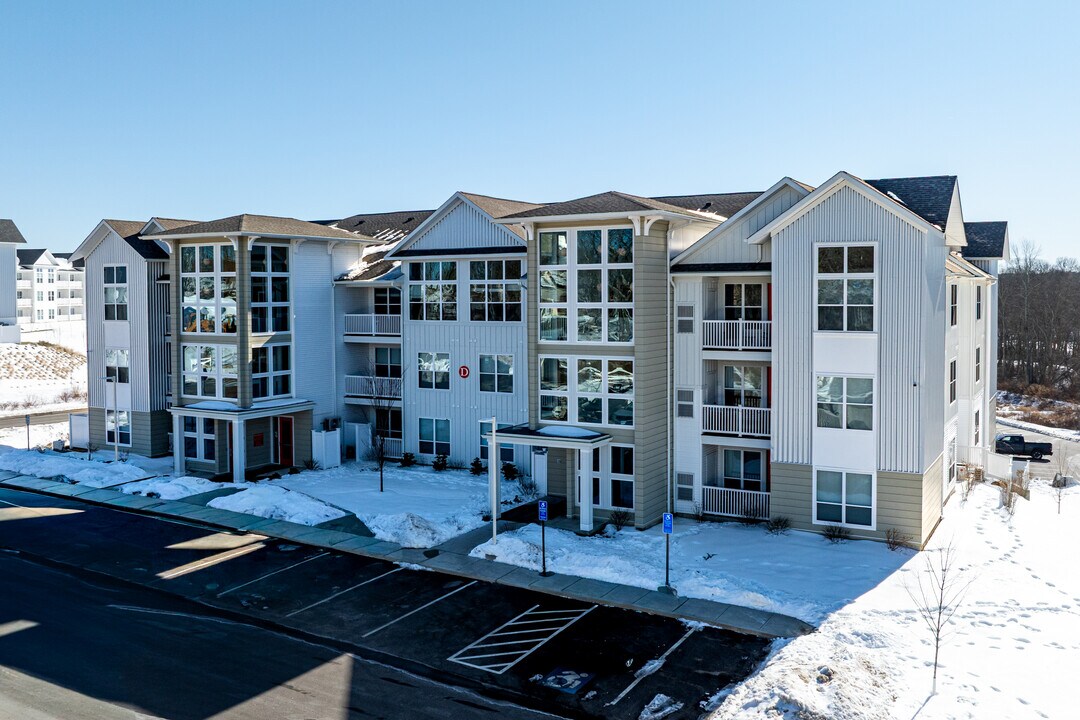 61 Myrock Ave in Waterford, CT - Building Photo