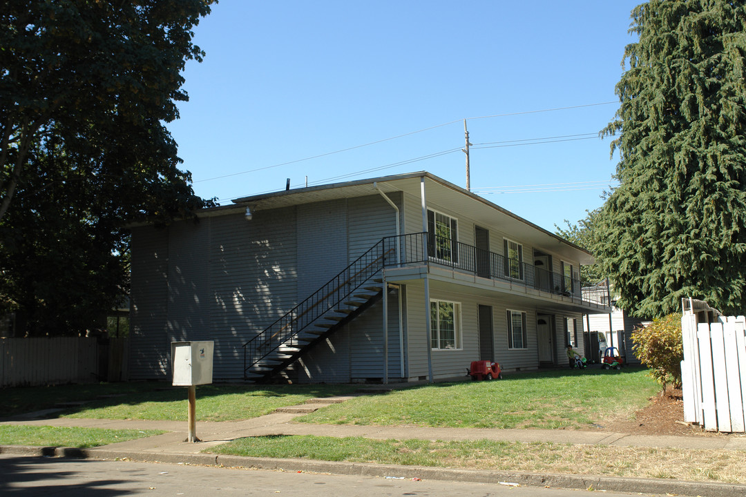 Grant Apartments in Salem, OR - Building Photo