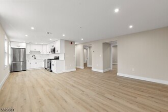 136 Elm St-Unit -603 in Newark, NJ - Building Photo - Building Photo