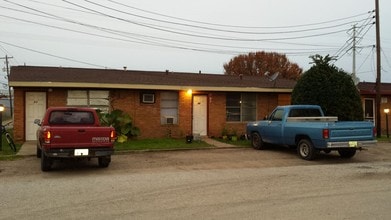 811 N Avenue F in Freeport, TX - Foto de edificio - Building Photo