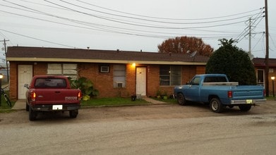 811 N Avenue F in Freeport, TX - Building Photo - Building Photo