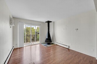 5995 W Hampden Ave in Denver, CO - Foto de edificio - Building Photo