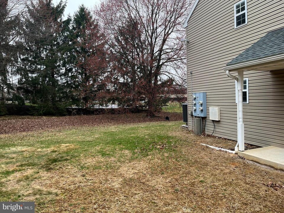201 Kelly Ct in Wyomissing, PA - Building Photo