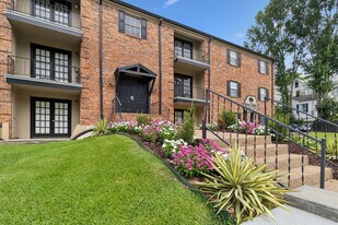 River Oaks Apartments in Vicksburg, MS - Building Photo