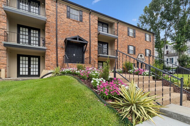 River Oaks Apartments