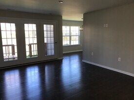 6425 Richmond Hwy, Unit 103 in Alexandria, VA - Building Photo