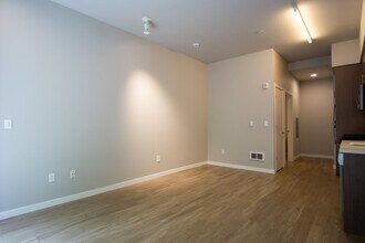 1317 SE Lambert St in Portland, OR - Building Photo - Building Photo