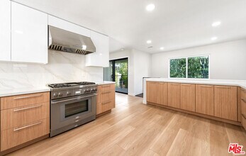 144 Vista Del Parque in Redondo Beach, CA - Building Photo - Building Photo